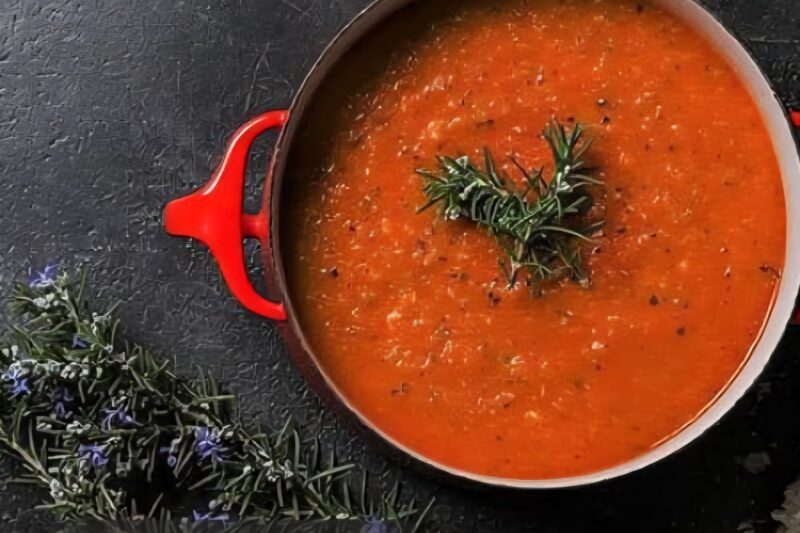 طرز تهیه سوپ زرشک مجلسی و خوشمزه با طعم خاص و رنگ جذاب به سبک اختصاصی سر آشپز نمونه