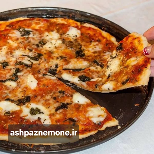 طرز تهیه پیتزا نیویورکی اصل با خمیر نازک و کشدار به روش اختصاصی آشپز نمونه با طعم کلاسیک و حرفه‌ای