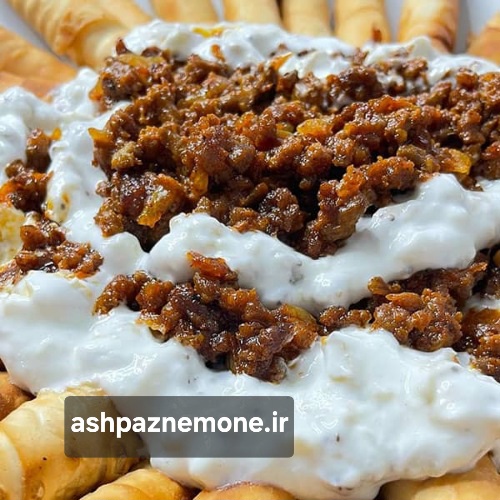 طرز تهیه کوزلاک مانتی ترکیه‌ای اصل با سس ماست و کره پاپریکا به روش اختصاصی آشپز نمونه با طعمی اصیل و بافتی لطیف