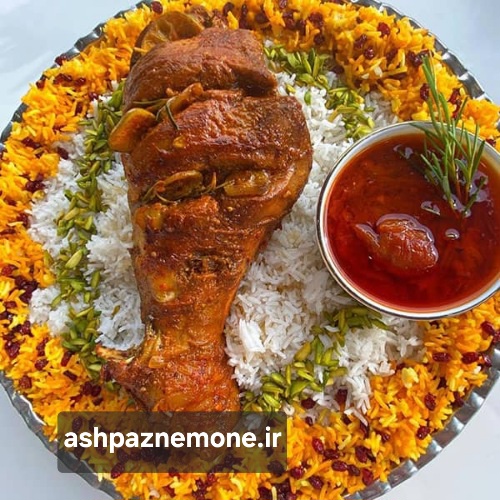 طرز تهیه ران بوقلمون بریان با برنج مجلسی و خوش‌عطر به روش اختصاصی آشپز نمونه با بافتی آبدار و پوستی طلایی